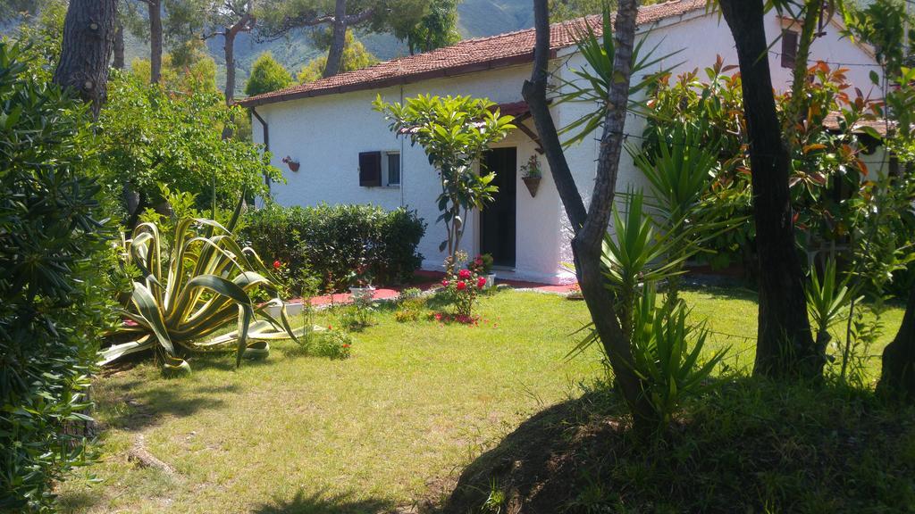 La Corte Delle Rose B&B Прая-а-Маре Екстер'єр фото